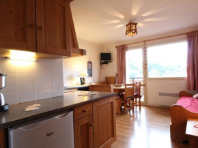 Appartement de 45m² avec balcon, 5 couchages, à 300m des pistes et commerces, bien équipé - FR-1-572-103